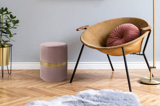 Dieser Beistelltisch ist die perfekte Ergänzung für Ihr Sofa – stilvoll und praktisch zugleich.