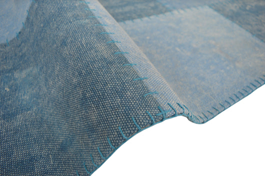 Designer Teppiche: Der Lyrical 110 Multi/Blau überzeugt mit seinen lichtechten Farben und individuellen Mustern – ein echter Blickfang.