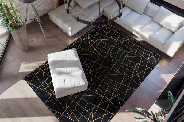 Dieser glamouröse Hochflor Teppich Shaggy in Schwarz/Gold verwandelt Ihr Wohnzimmer in eine luxuriöse Oase.