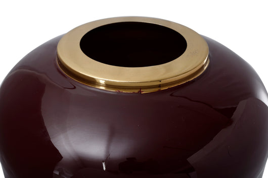Moderne Vase Design: Die klare Form und die raffinierten Farben dieser Vase machen sie zu einem zeitlosen Accessoire für stilbewusste Einrichtungen.