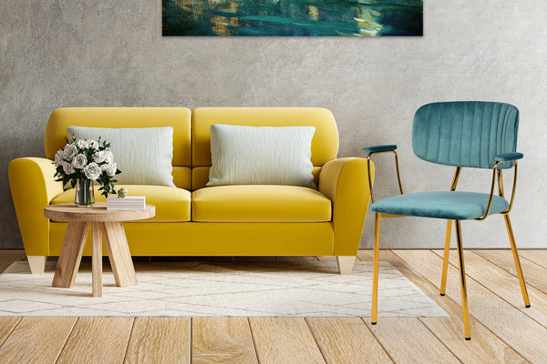 Diese Esszimmer Bestuhlung 2er überzeugt durch elegante Ziernähte und den samtweichen Bezug. Das Set ist edel und platzsparend und ein moderner Blickfang.

