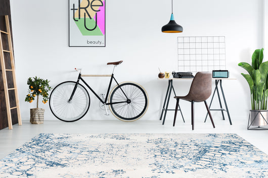 Der Teppich Galaxy 725 in Creme und Blau kombiniert Vintage-Charme mit modernem Design. Perfekt für jede Einrichtung.