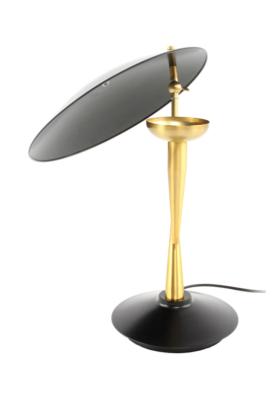 Das harmonische Gesamtbild dieser Tischlampe in extravagantem Design begeistert.

Eine Lampe in extravagantem Design für alle, die das Besondere lieben.