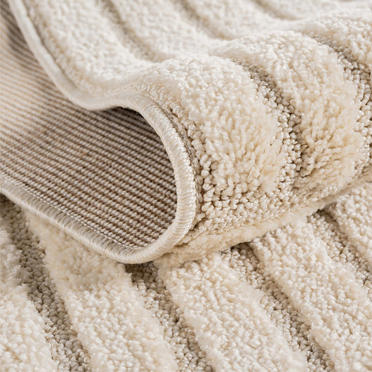 $100 \%$ POLYPROPYLEN TEPPICH: Äußerst robust und widerstandsfähig für den täglichen Gebrauch im Wohnzimmer.