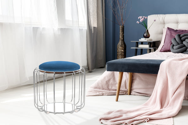 Ein wahres Kombinationswunder: Dieser Hocker und Beistelltisch ist vielseitig einsetzbar und ein echtes Design-Highlight.