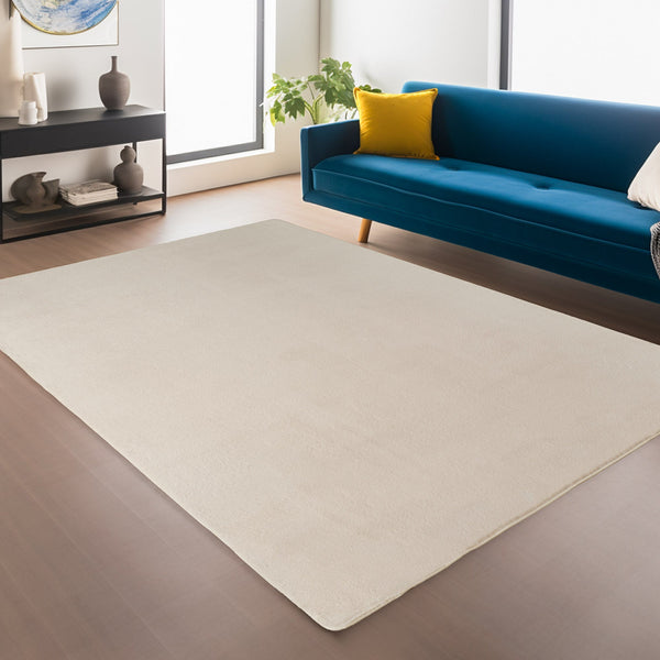 Heller Teppich Wohnzimmer Creme: Schaffen Sie eine einladende Atmosphäre mit diesem eleganten, cremefarbenen Kurzflor-Teppich, ideal für Ihr Wohnzimmer.