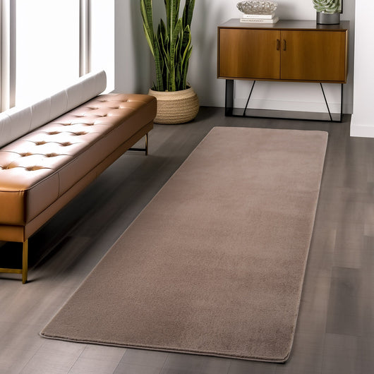 Design waschbarer Teppich: Setzen Sie mit diesem modernen und pflegeleichten Teppich in Mokka einen stilvollen Akzent in Ihren Innenräumen.