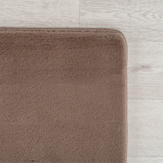 Grosser waschbarer Teppich: Finden Sie die perfekte Größe für Ihr Zuhause – unser waschbarer Teppich in Mokka ist in vielen Dimensionen erhältlich.