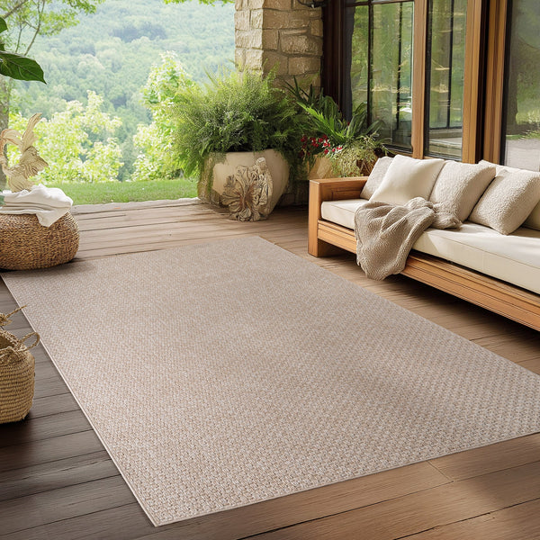 Dieser beiger Outdoor Teppich im Boho-Stil verleiht Ihrer Terrasse ein gemütliches Ambiente. Ideal für den Außenbereich, schützt er vor Kälte und verleiht Ihrem Garten oder Balkon eine stilvolle Note.​