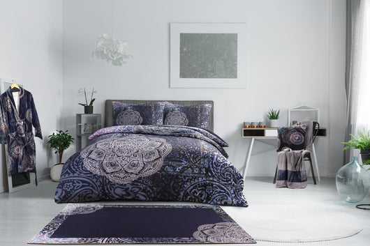 Pflegeleichter Teppich Flachflor – Mit Motivdruck und Retro-Charme
Suchen Sie einen pflegeleichten Teppich Flachflor? Dieses Modell bringt durch sein detailliertes Motivdruck-Muster einen attraktiven Retro-Charme mit sich. Der Teppich ist für jeden Einrichtungsstil geeignet und kann dank Filzrücken auch in Räumen mit Fußbodenheizung ausgelegt werden.