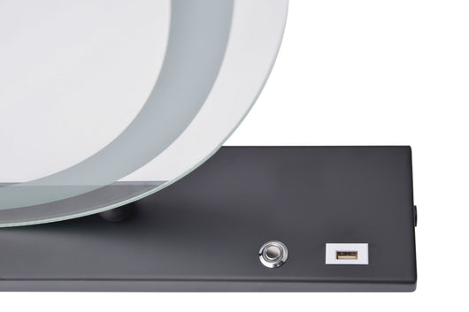 Multifunktionaler USB-Anschluss: Ausgestattet mit einem USB-Ladeanschluss, können Sie Ihr Smartphone oder andere Geräte bequem während des Stylings laden.

