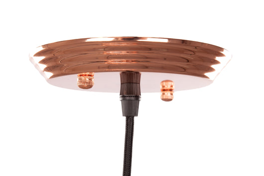 Die elegante Verflechtung von Metallstreben macht diese Hängeleuchte in Kupfer-Optik zu einer zauberhaften Dekoration mit nostalgischem Charme.