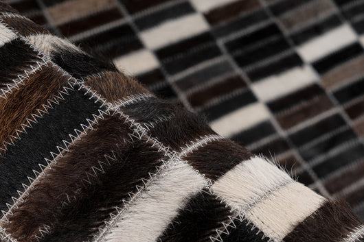 Dieser Teppich im angesagten Patchwork-Look ist der perfekte Blickfang für Ihr Wohnzimmer oder Schlafzimmer. Stilvoll, hochwertig und langlebig.