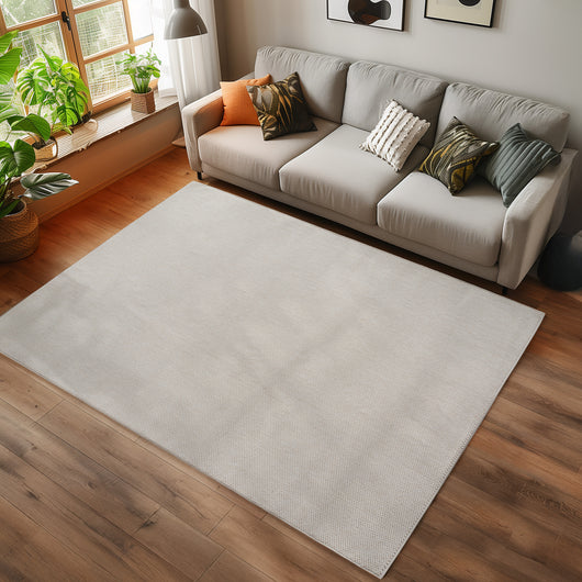 Der Teppich 60x110 cm Beige ist die ideale Größe für kleine Räume oder den Flur. Das neutrale Design schafft eine ruhige, harmonische Atmosphäre. Strapazierfähig, pflegeleicht und mit angenehmer Haptik (7 mm Florhöhe).

