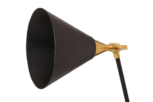 Das robuste Metallgestell macht diese Lampe im Factory-Design zu einem langlebigen Dekostück.