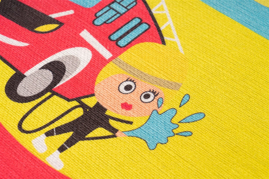 Bringen Sie Farbe ins Spiel: Dieser Kinderteppich Multicolor ist ein fantasievoller Blickfang für jedes Kinderzimmer.