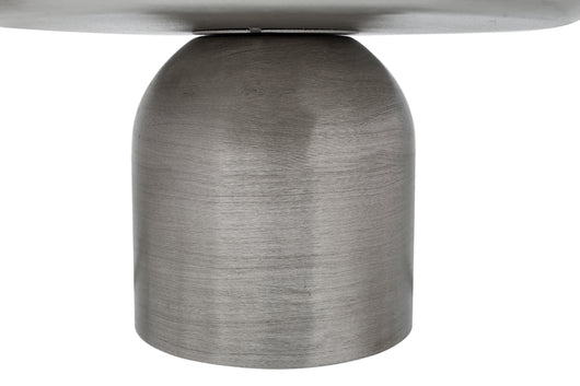 Ein dekoratives Element aus Eisen: Diese vielseitige Buffetplatte ist ein praktischer Helfer und zugleich eine elegante Dekoration für Ihr Wohnzimmer.