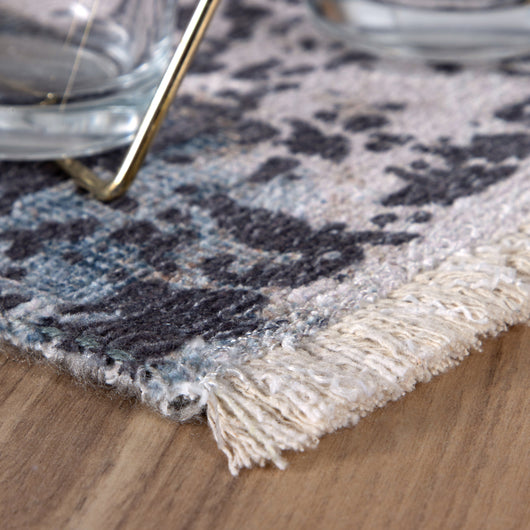 Kurzflor Teppich Polyester recycelt: Mit bis zu 70% recycelten Materialien ist der Torent 641 Multi eine umweltfreundliche und praktische Wahl.