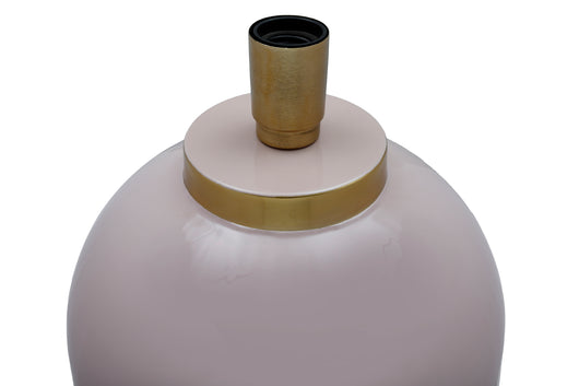 Die Lampe im Art Deco Design bringt Luxus und Glamour in Ihre Dekoration. Glänzende Akzente und klare Linien machen sie zum Highlight auf jedem Sideboard.