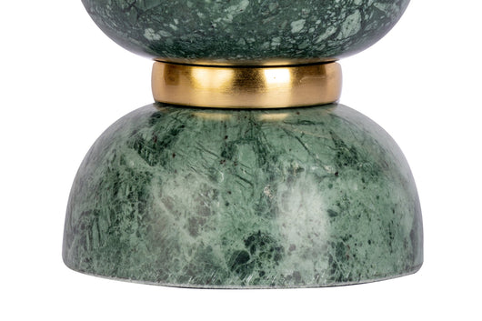 Kreieren Sie eine warme, einladende Atmosphäre mit dieser antiken Deko-Schönheit. Der grüne Marmor in Kombination mit dem goldfarbenen Ring verleiht dem Kerzenhalter eine majestätische Ausstrahlung. Diese Deko-Schönheit ist vielseitig einsetzbar - ob auf dem Esstisch, im Wohnzimmer oder als Teil einer größeren Deko-Installation.

