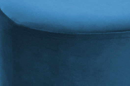 Sorgen Sie für zusätzliche Gemütlichkeit mit diesem Hocker, der Design und Funktionalität dank seines Fuß aus Metalls vereint.