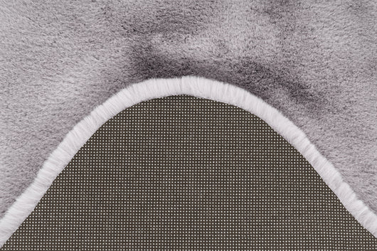 Hoher Komfort & Sicherheit: Mit einer dicken Florhöhe von 33 mm (Hochflor) und einem rutschfesten Baumwollrücken – perfekt für Gemütlichkeit und Halt.

