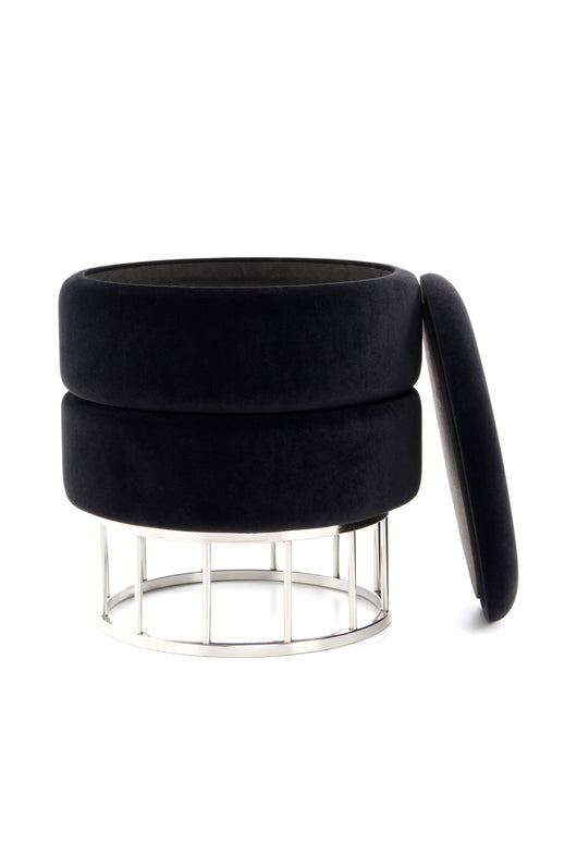 Dieses Möbelstück mit Stauraum vereint Eleganz und praktischen Nutzen gekonnt. Der Hocker ist dick gepolstert und ein glamouröser Hingucker.


