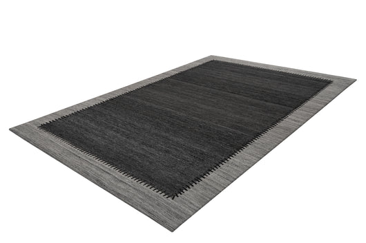 Dieser pflegeleichte Teppich bietet nicht nur eine attraktive natürliche Optik, sondern auch hohe Widerstandsfähigkeit. Das Material aus 95 % Wolle und 5 % Polyester sorgt für Strapazierfähigkeit, während der weiche Flor für Komfort sorgt. Mit einer Gesamthöhe von nur 6 mm ist dieser Teppich besonders für Räume mit Fußbodenheizung geeignet.