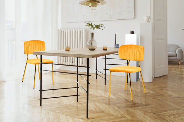 Ein Stuhl 2er-Set Hellorange für alle, die sich ein edles Ambiente mit einem Hauch von Luxus wünschen.