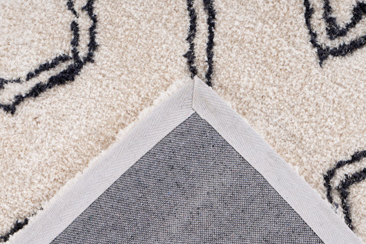 Ob als Läufer oder großer Teppich, dieser Hochflor Läufer Elfenbein ist auch für den Eingangsbereich bestens geeignet. Er ist strapazierfähig und pflegeleicht bei weicher Haptik.

