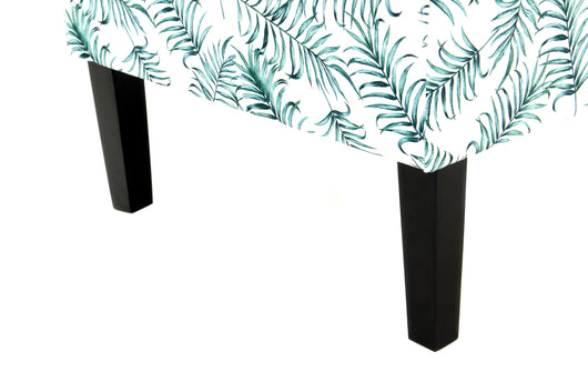 Dieser stilvolle gemusterter Design-Stuhl bringt mit seiner hohen Rückenlehne und dem einzigartigen Muster Komfort in Ihr Esszimmer.