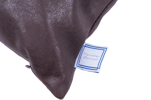 Kissen im Leder-Look – perfekt für moderne oder industrielle Einrichtung.