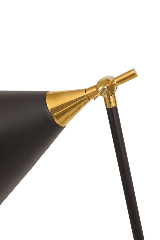 Diese Stehlampe im Factory-Design ist nicht nur eine Lichtquelle, sondern auch ein stilvolles Deko-Instrument.