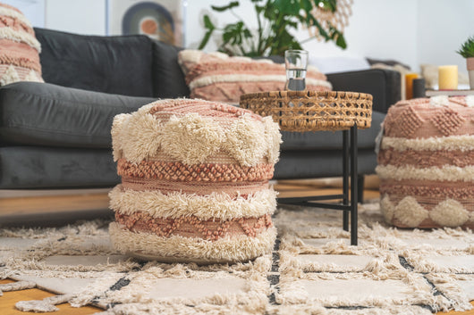 Dieser Pouf Hocker bringt Bohemian-Charme in Ihr Zuhause – handgefertigt und stilvoll.