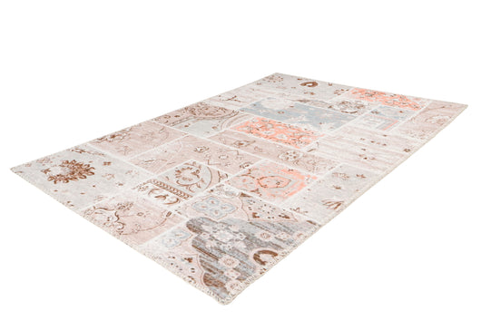 Bedruckter Teppich: Mit seinem ausdrucksstarken Print-Muster ist der Peron 225 Multi ein echter Blickfang. Ein moderner Teppich, der sich immer wieder neu erfindet.
