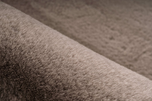 Rabbit Light Sheepskin 825 Taupe Teppich – Weiche Haptik & Modernes Design- Product vendor
