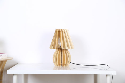 Tischlampe Holz: Die Gino Holz – Ihre moderne Tischlampe Holz für eine warme Lichtstimmung.