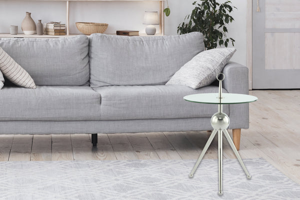 Moderner Beistelltisch Silber: Der Beistelltisch Ontario 325 mit klarer Glasplatte ist ein elegantes Highlight für jedes moderne Wohnzimmer.