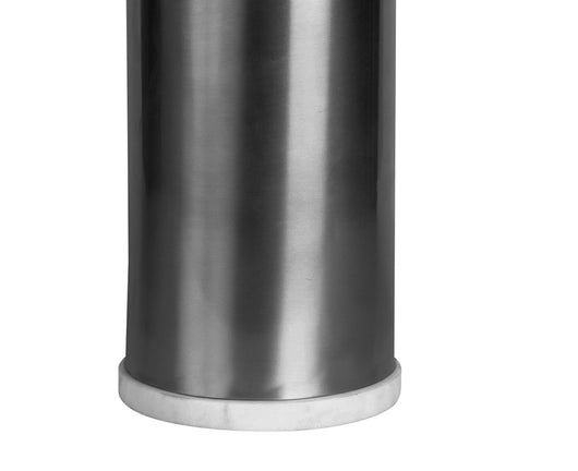 Modernes Windlicht Shanti 125: Ein großer Kerzenständer aus Eisen, Glas und Marmor, der als Blickfang in Ihrem Wohnzimmer dient.