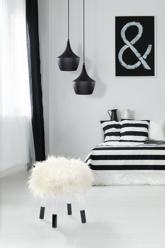 Mehr als nur ein Hocker: Der Hocker Wohnzimmer Modern Laika 110 ist ein elegantes Wohnaccessoire, das Funktionalität und Ästhetik perfekt verbindet.