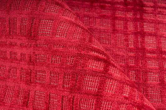 Design-Teppich Karma 125: Mit 3D-Effekt und eleganter Cherry-Farbe – perfekt für stilvolle Wohnräume.