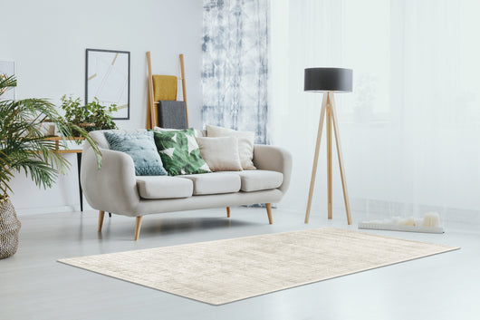Schaffen Sie eine beruhigende Atmosphäre: Die flauschige Struktur dieses Teppichs in Beige und Silber verleiht Ihrem Zuhause eine leichte und angenehme Note.