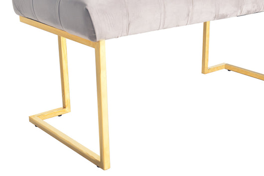 Designer Pouf rund gepolstert – als bequeme Fußablage oder zusätzliche Sitzmöglichkeit im Wohnzimmer nutzbar.