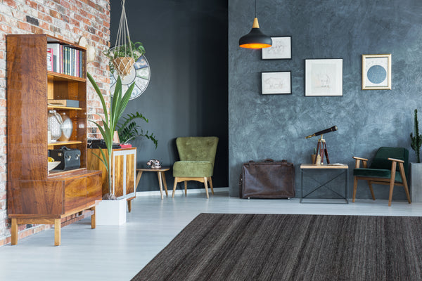 Dieser elegante Teppich in Anthrazit und Multi passt perfekt zu modernen Wohnräumen. Mit seinem zeitlosen Jacquard-Muster verleiht er jedem Raum eine stilvolle Atmosphäre. Der Flachflorteppich ist pflegeleicht, strapazierfähig und bietet gleichzeitig ein angenehmes Laufgefühl. Ideal für Wohnzimmer, Schlafzimmer oder Flur – und perfekt für Fußbodenheizung geeignet.