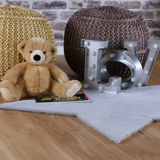 EINFACHHEIT ALS TREND: Folgen Sie dem aktuellen Trend mit ungewöhnlichen, schönen Formen (z.B. $86 \text{ cm} \times 86 \text{ cm}$) und bringen Sie Klarheit und Reduktion in das Kinderzimmer-Design.