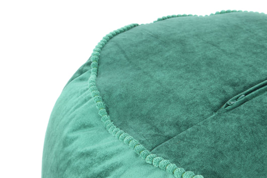 Sitzhocker Klein & Bequem: Ideal als zusätzliche Sitzgelegenheit oder als Fußablage, passt dieser Pouf perfekt in jede Ecke.