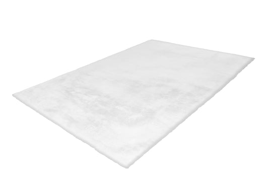 Ob in Weiß oder anderen Trendfarben, dieser weicher Kuschelteppich ist immer eine stilvolle Wahl.
