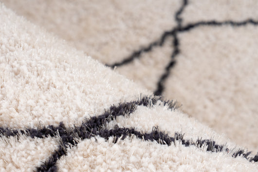 Weicher Hochflor für Ihr Zuhause: Dieser exklusive Designer Teppich bietet höchsten Komfort und dezentes Design.