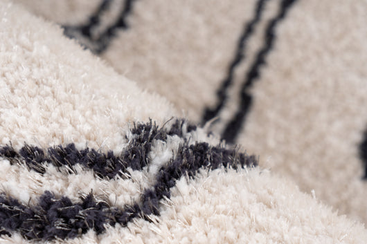Dieser Teppich Fußbodenheizung Hochflor ist ein schöner und praktischer Bodenbelag. Der Flor wird durch einen Baumwollrücken verstärkt. Trotz des Retro-Charakters ist das Design schlicht und dezenter gestaltet, was ihm eine hohe Integrationsfähigkeit verleiht.


