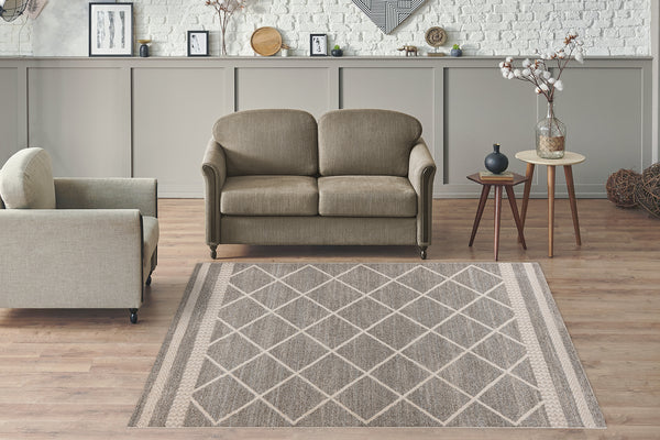 Moderner Teppich in Braun und Beige mit geometrischem Muster – perfekt für Wohnzimmer und Flur.